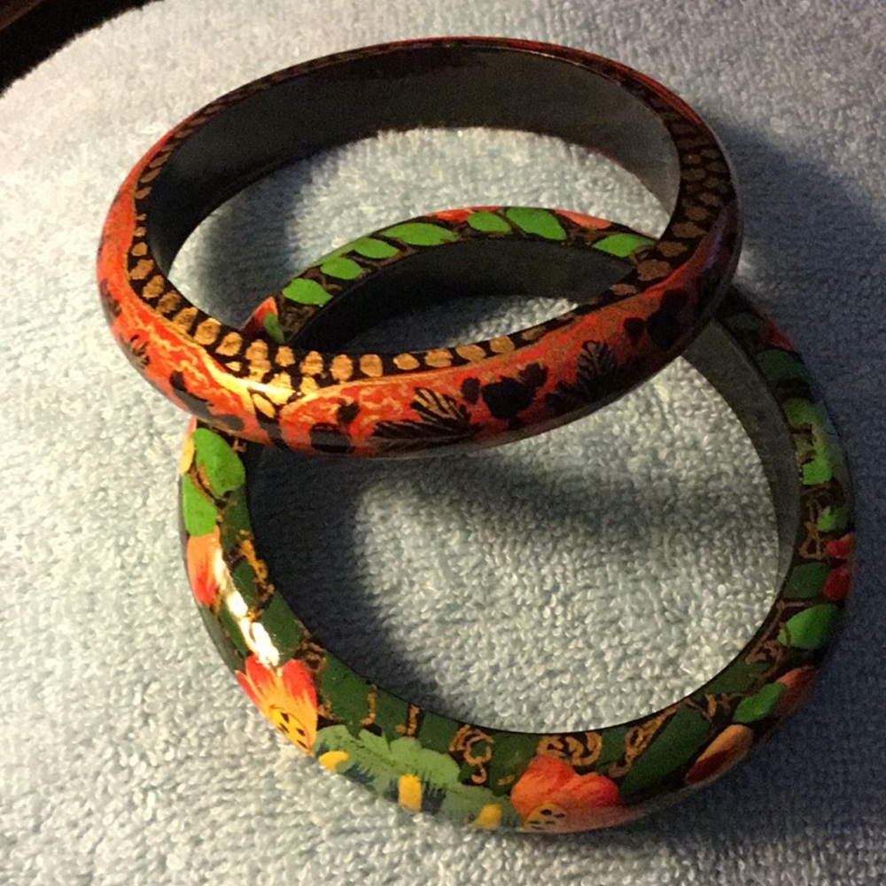 Wooden multicolored bangle bracelets from St Maarten